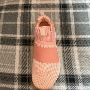 Girl’s Nike Presto Extreme Running Shoes. Size 4 Youth.